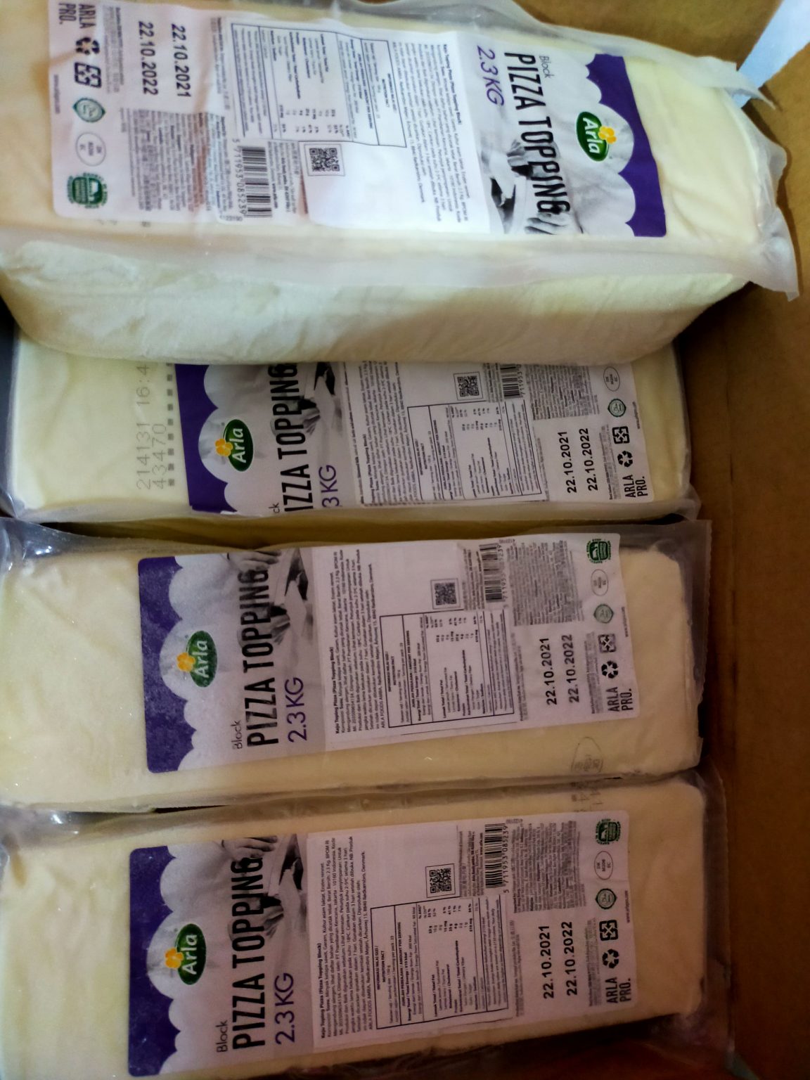 Arla Mozzarella Pizza Toping 2,3 kg Packing Asli Untuk Corndog dan Toping Lainnya